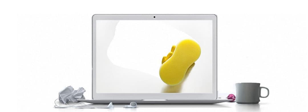 Laptop Monitor wird gesäubert